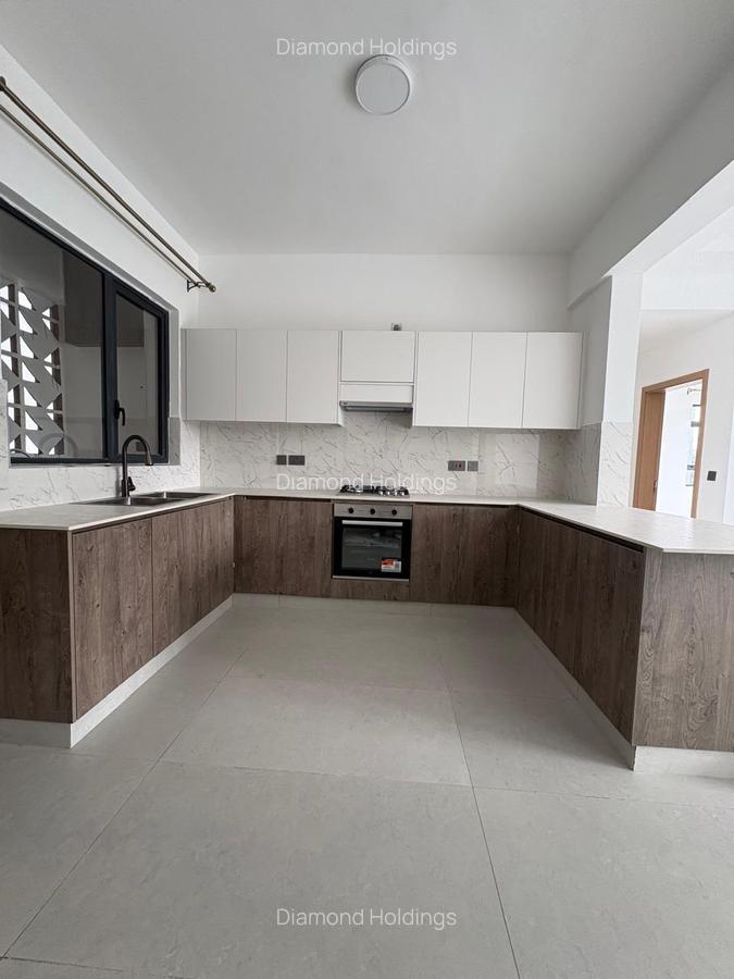2 Bed Apartment with En Suite in Brookside - 8