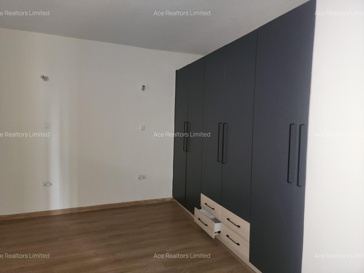 5 Bed Apartment with En Suite at Parklands - 16