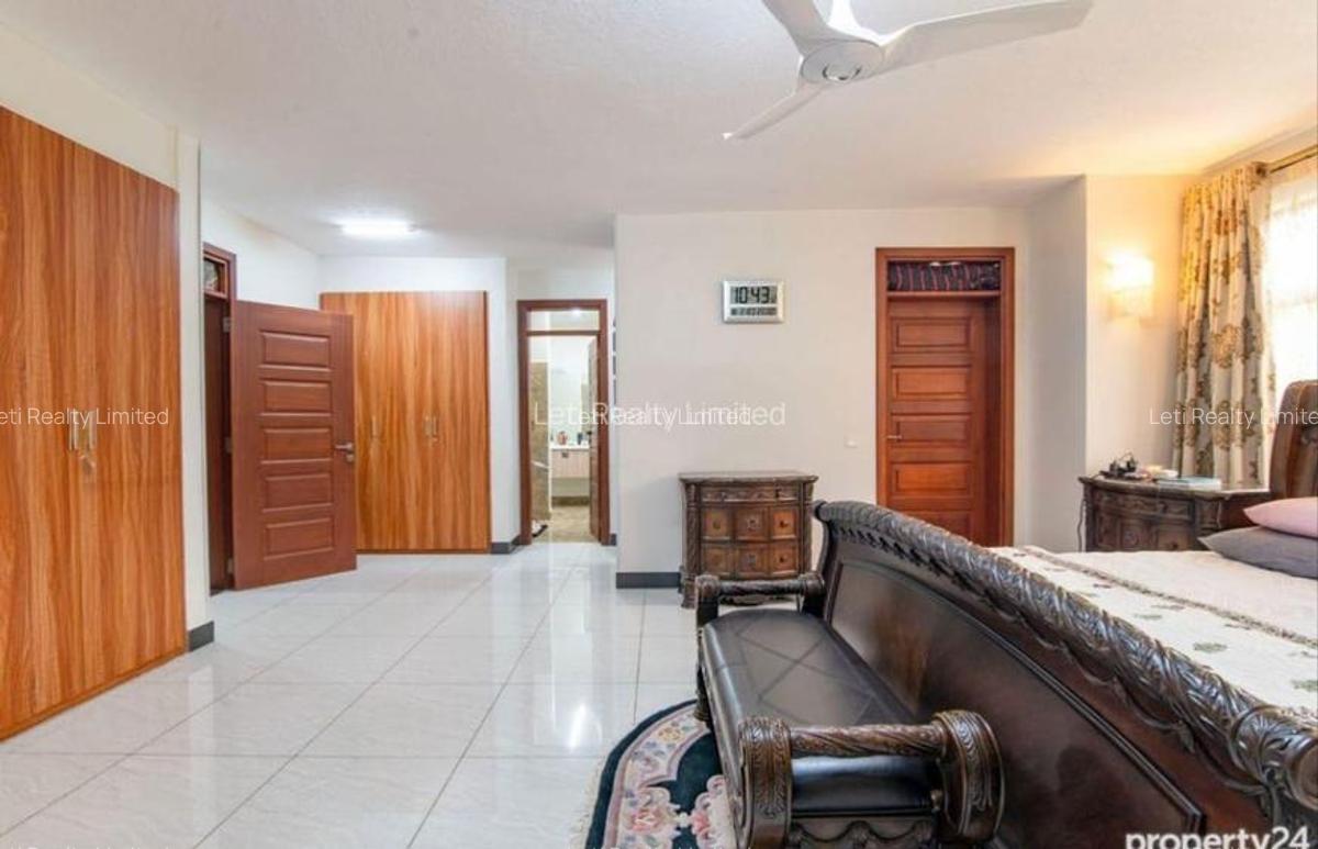 5 Bed Townhouse with En Suite in Lavington - 13