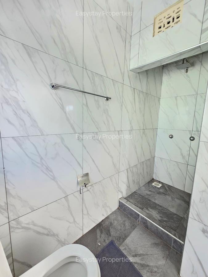 4 Bed House with En Suite in Lavington - 9
