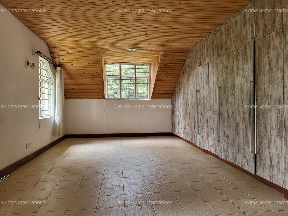 5 Bed Townhouse with En Suite in Rosslyn - 12