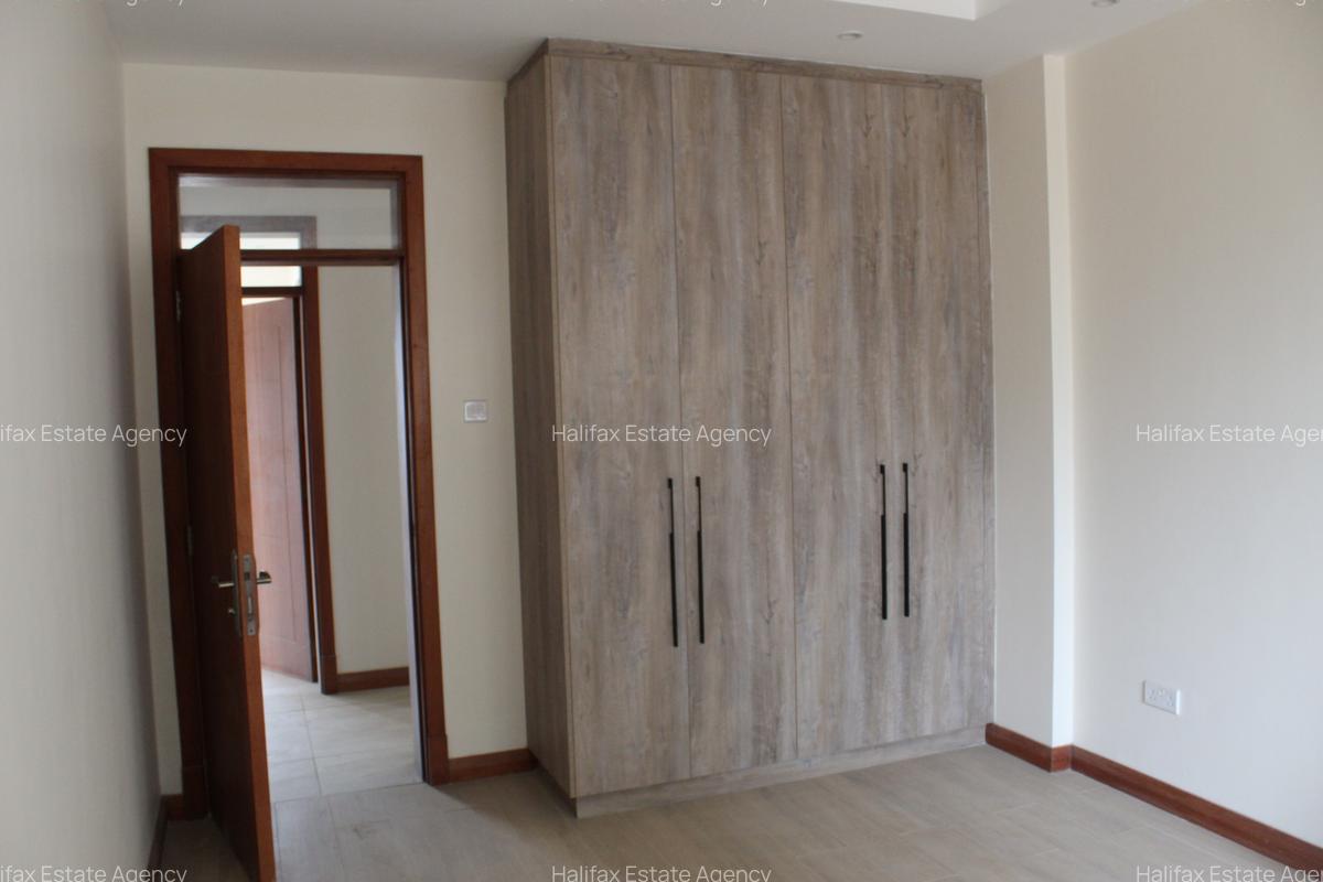 3 Bed Apartment with En Suite in Parklands - 9