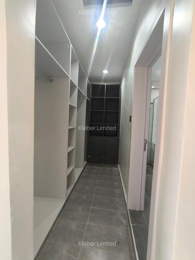 4 Bed House with En Suite at Membley - 18