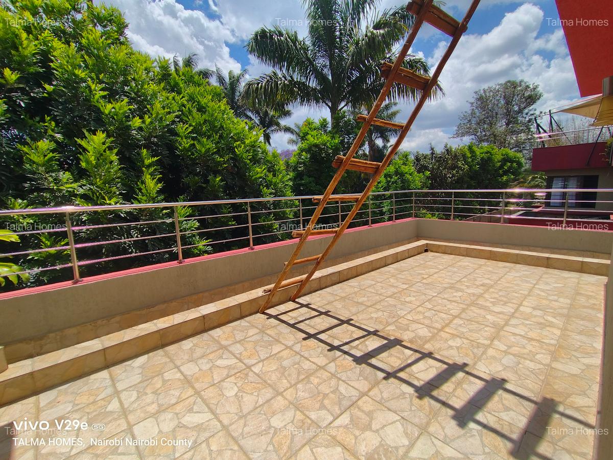 5 Bed Townhouse with En Suite at Lavington - 11
