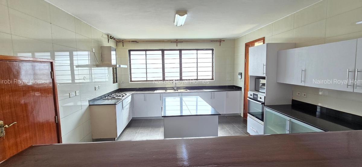 5 Bed Townhouse with En Suite at Lavington Convent Drive - 7