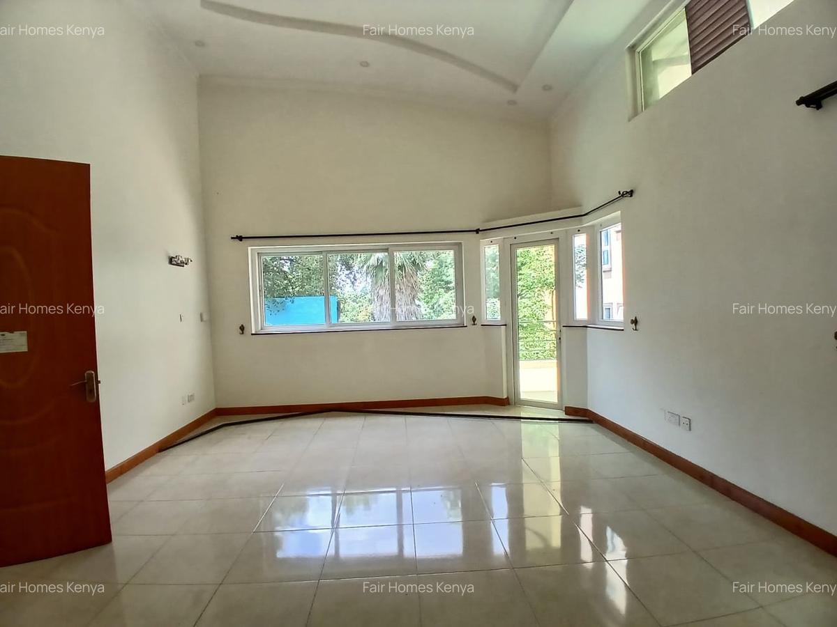 4 Bed Townhouse with En Suite at Riverside Drive - 13