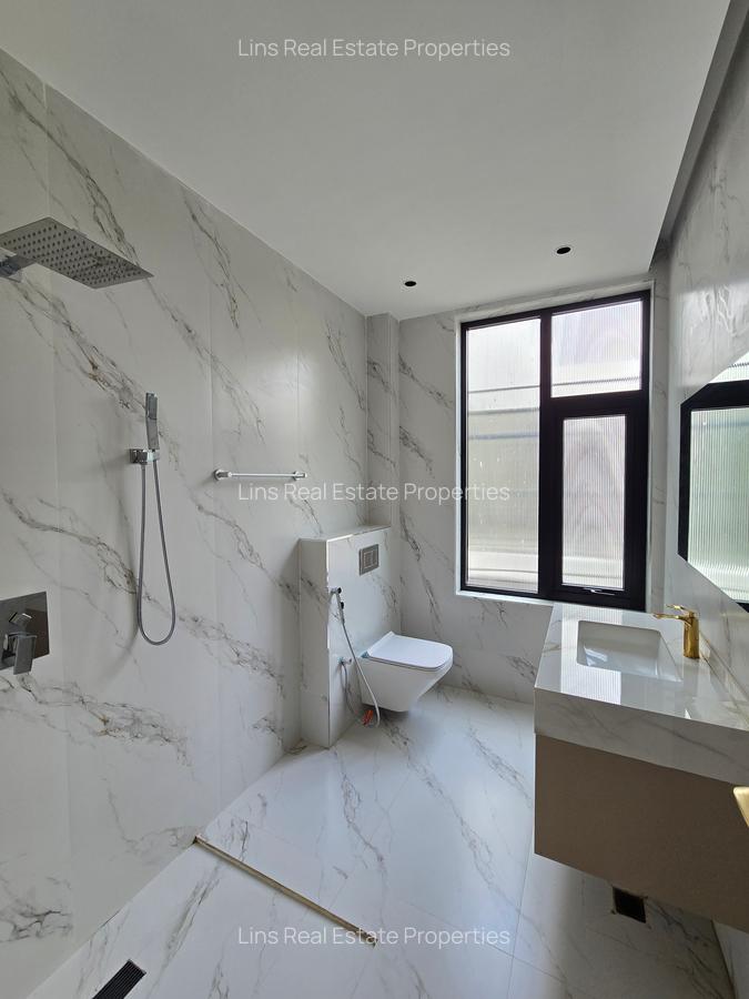 5 Bed Townhouse with En Suite in Lavington - 14