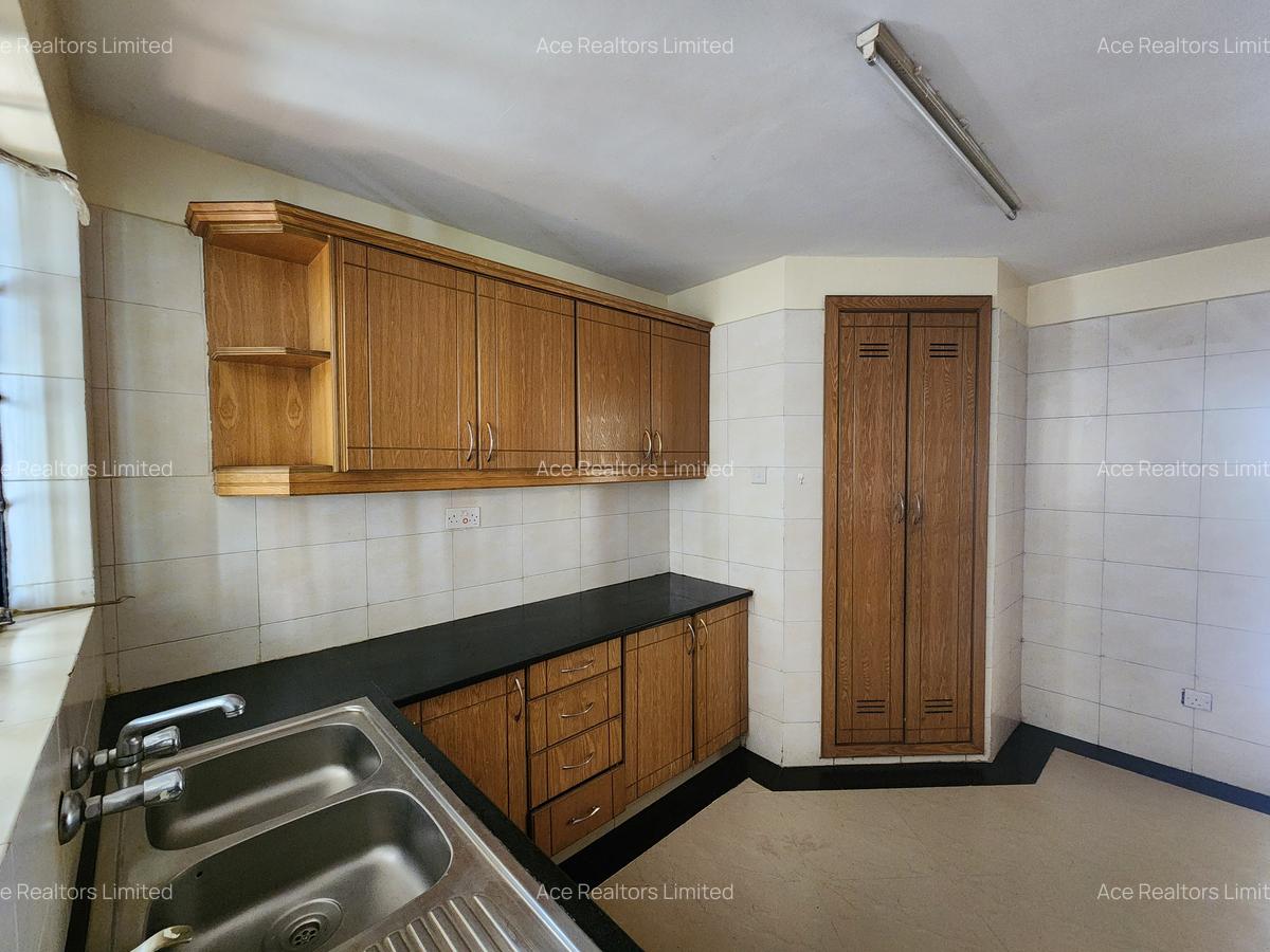 3 Bed Apartment with En Suite at Valley Arcade - 8