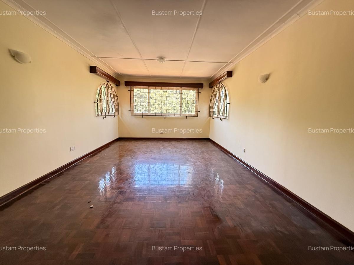 5 Bed Townhouse with En Suite in Lavington - 12