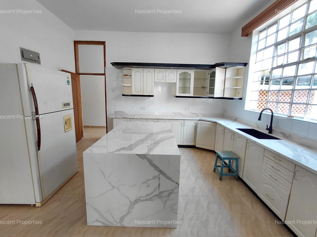 4 Bed House with En Suite in Runda - 16