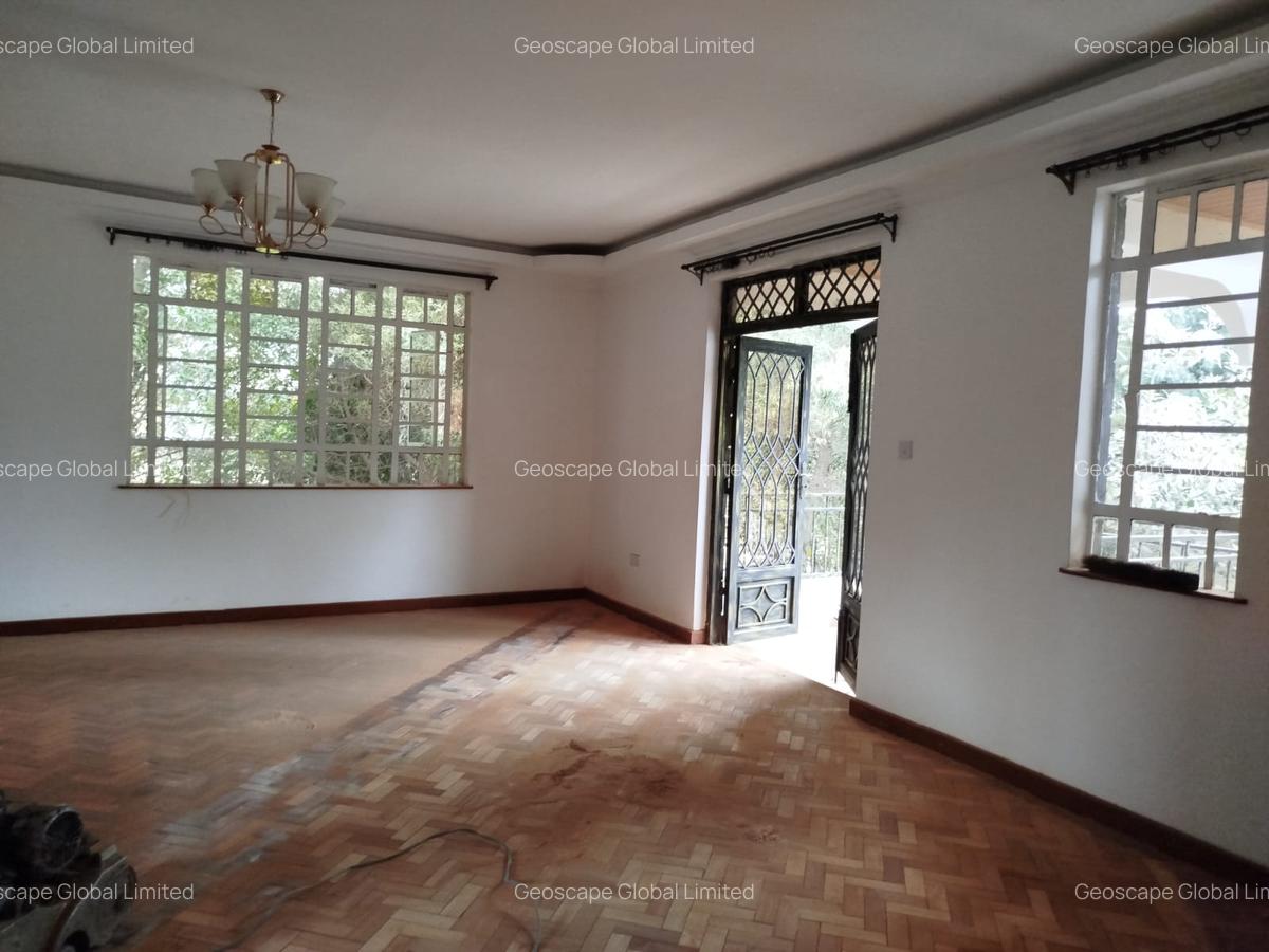 5 Bed House with En Suite in Runda - 12