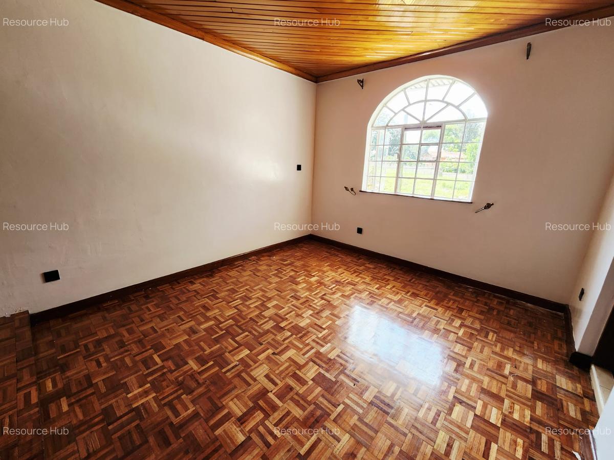 4 Bed Townhouse with En Suite at Lavington - 18