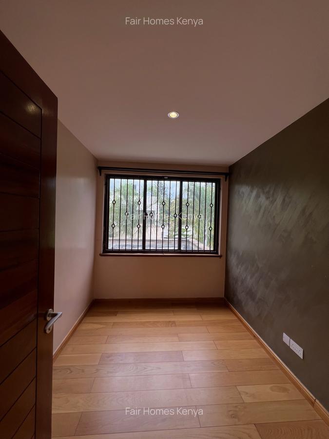 4 Bed Townhouse with En Suite at Lavington Green - 14