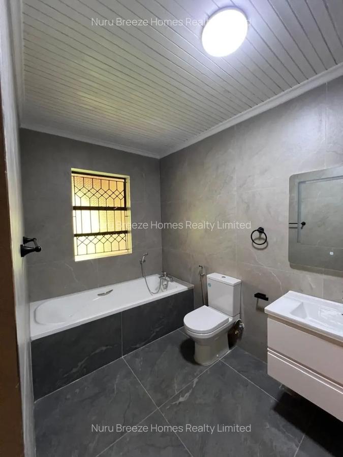 5 Bed House with En Suite in Runda - 16