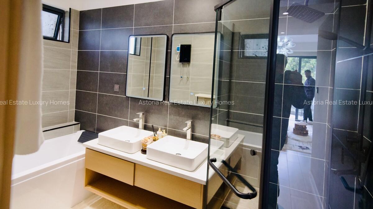 4 Bed Apartment with En Suite at 2026-405 - 11