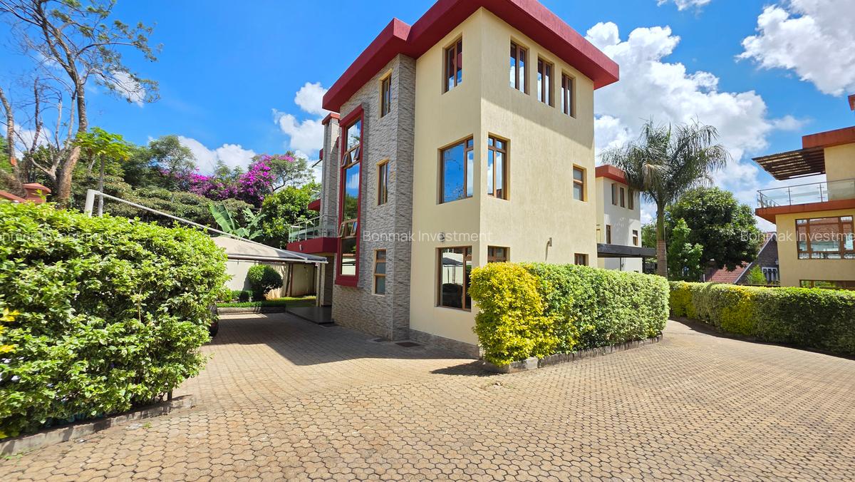 5 Bed Townhouse with En Suite at Lavington Green - 4