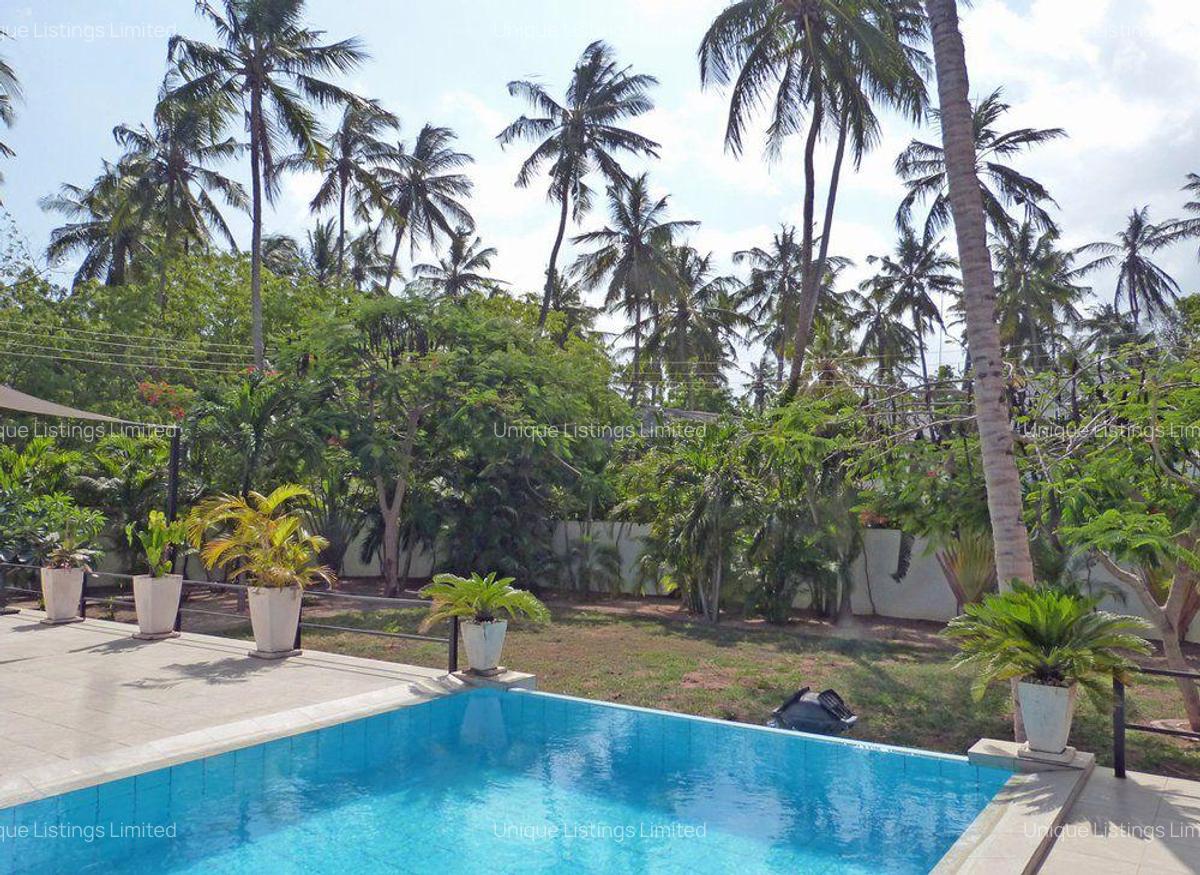 4 Bed House with En Suite in Watamu - 4
