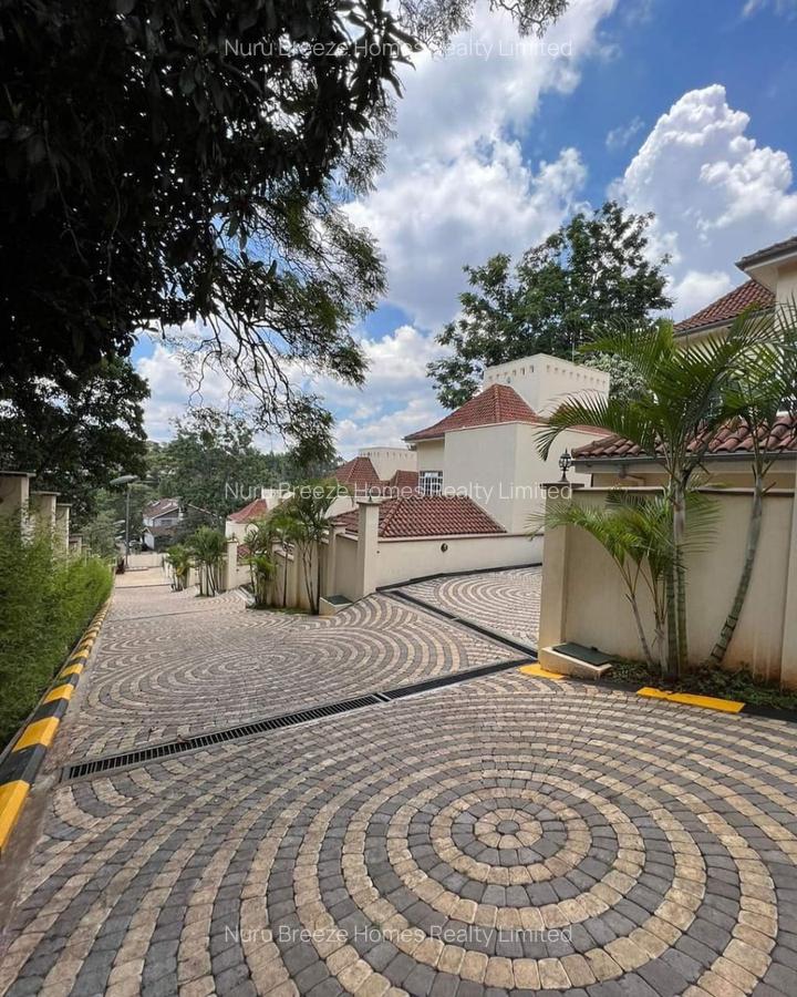 4 Bed Villa with En Suite in Kyuna - 20