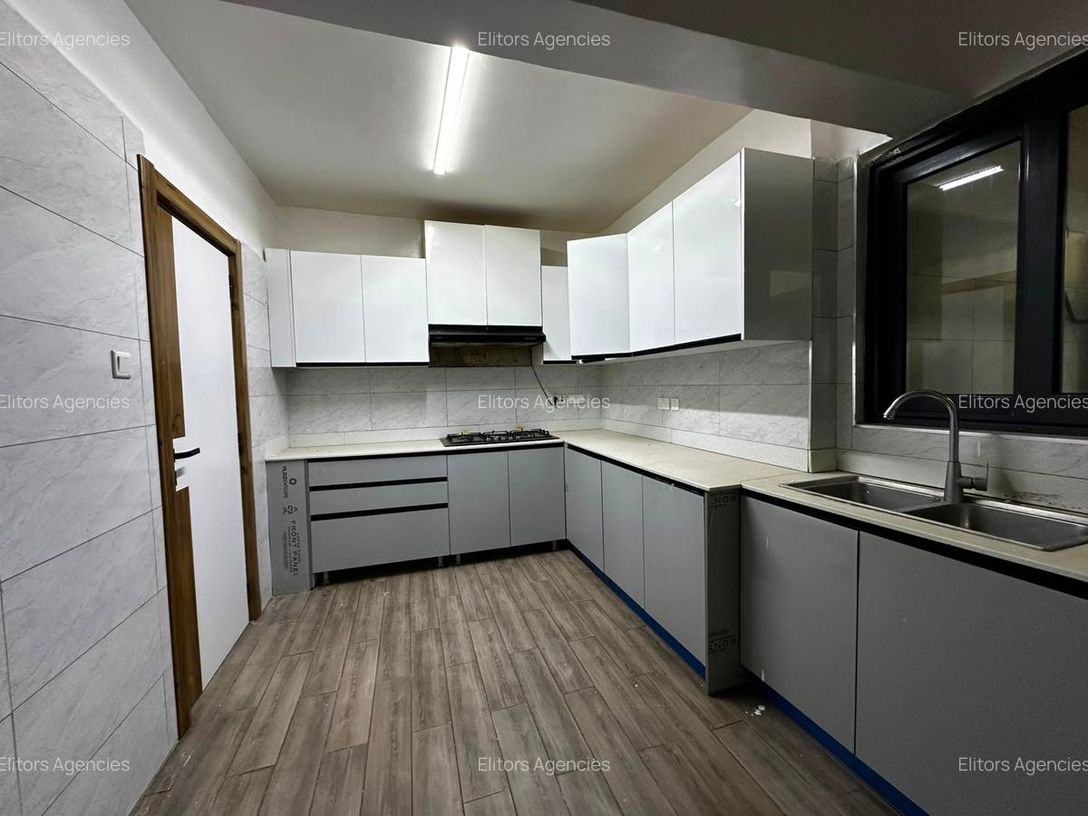 3 Bed Apartment with En Suite at 6Th Parklands Avenue - 15