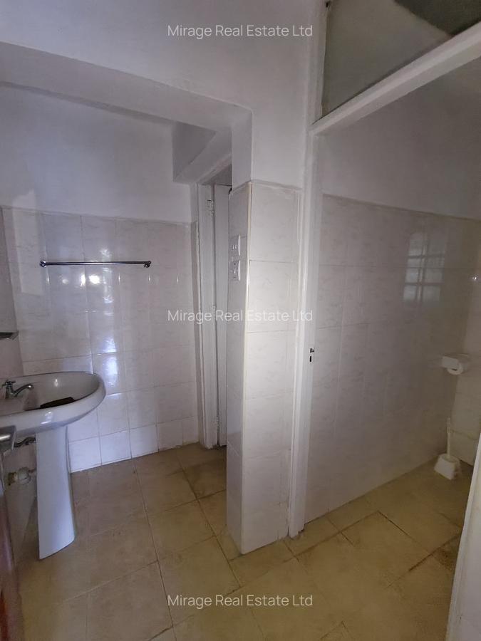 3 Bed Apartment with En Suite in Kilimani - 14