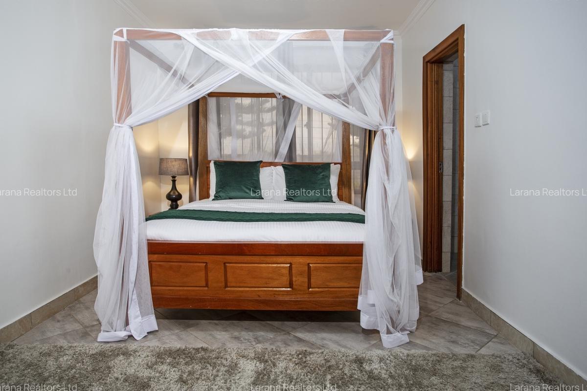6 Bed House with En Suite at Hillcrest Dr - 6