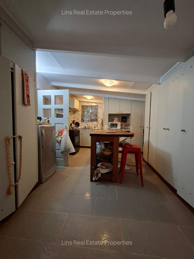 1 Bed House with En Suite in Rosslyn - 3