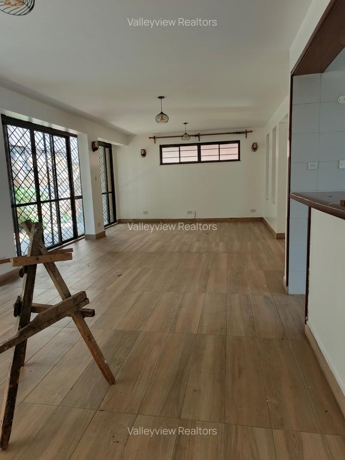 5 Bed Townhouse with En Suite at Lavington - 20