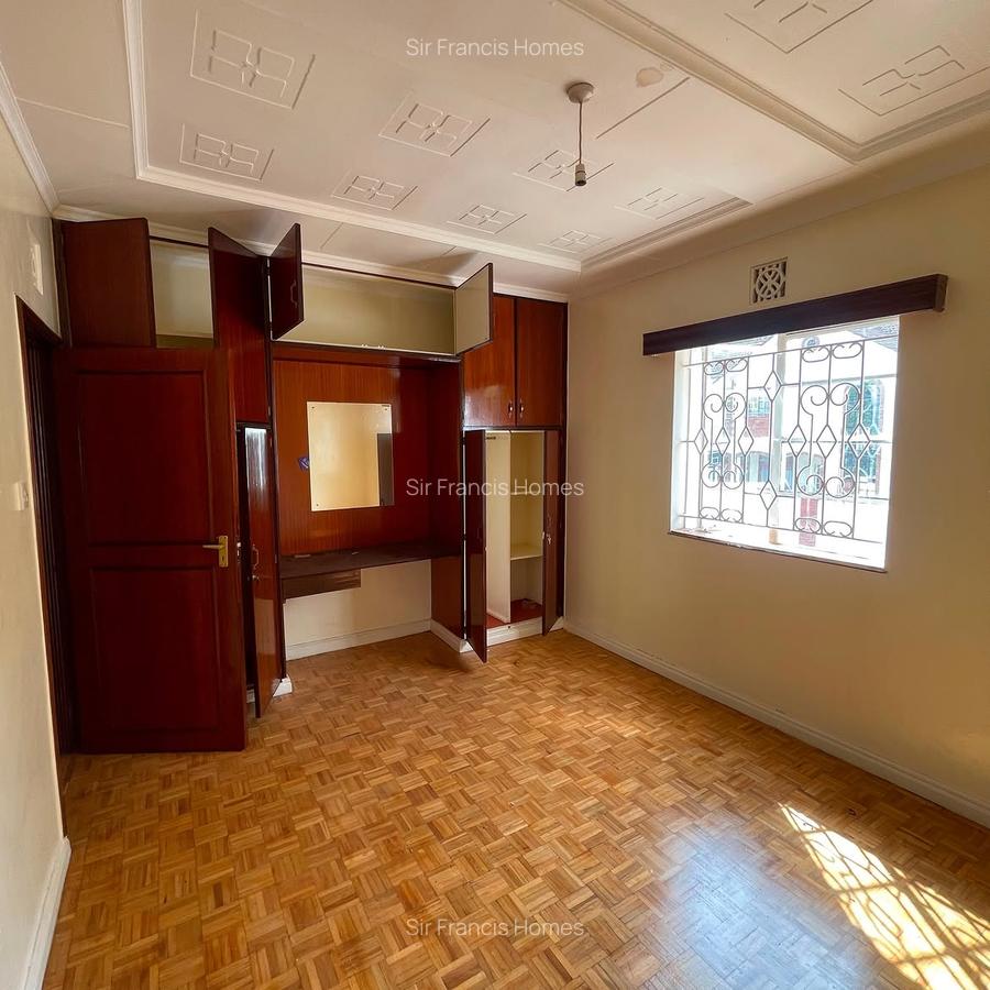 4 Bed House with En Suite in Lavington - 9