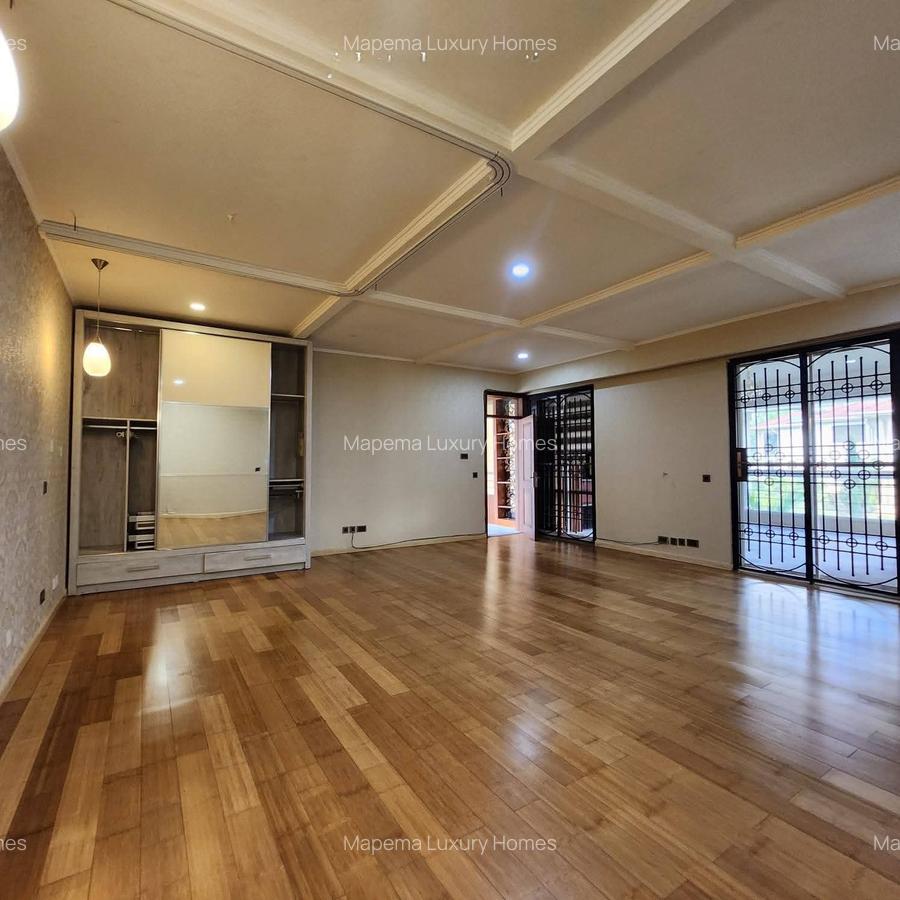 5 Bed House with En Suite at Hardy Area - 10