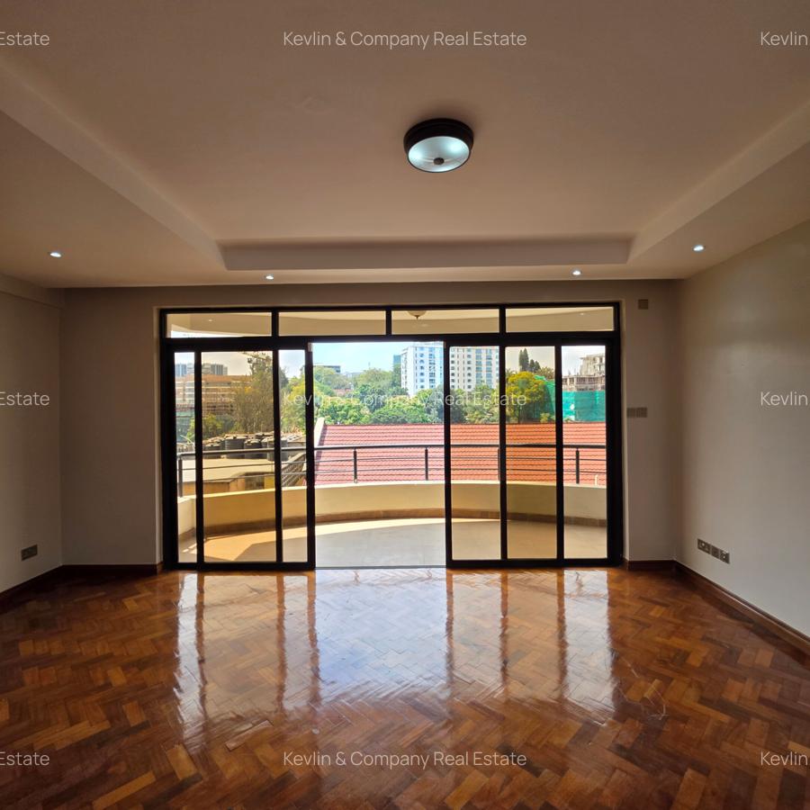 4 Bed Apartment with En Suite in Riverside - 17