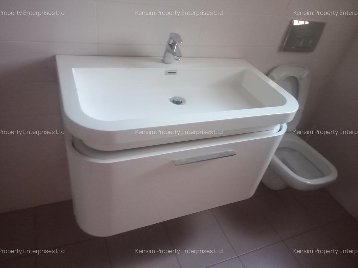 5 Bed Townhouse with En Suite in Lavington - 7