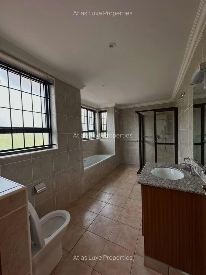 5 Bed Townhouse with En Suite at 0Ld Runda - 10