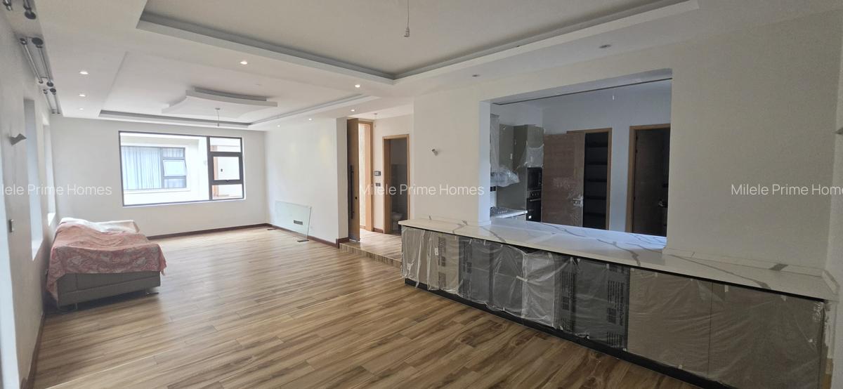 6 Bed Villa with En Suite at Lavington - 4