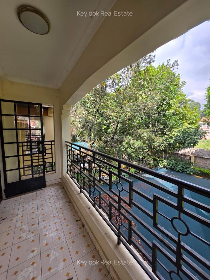 4 Bed Townhouse with En Suite at Lavington - 3