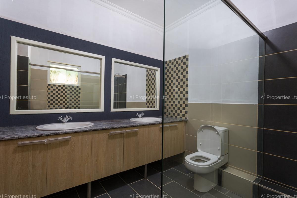3 Bed Apartment with En Suite in Riverside - 6