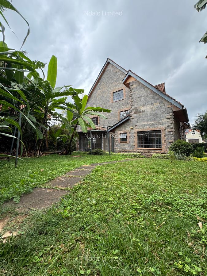 5 Bed Townhouse with En Suite at Lavington - 1