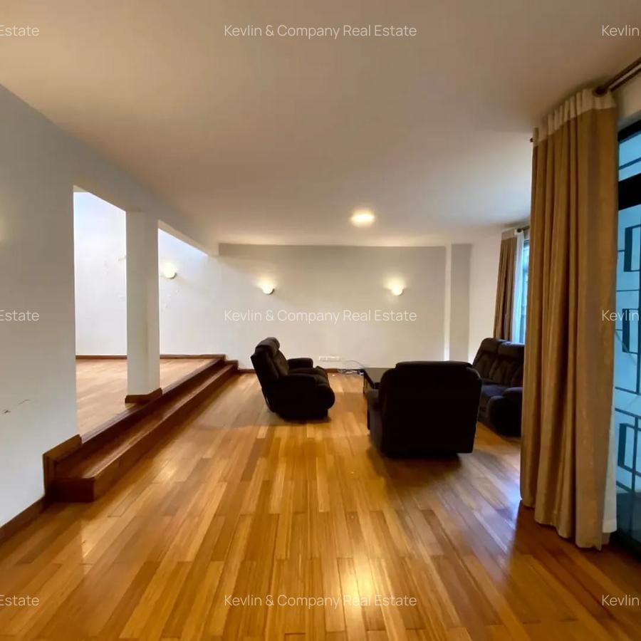 5 Bed Villa with En Suite in Spring Valley - 10