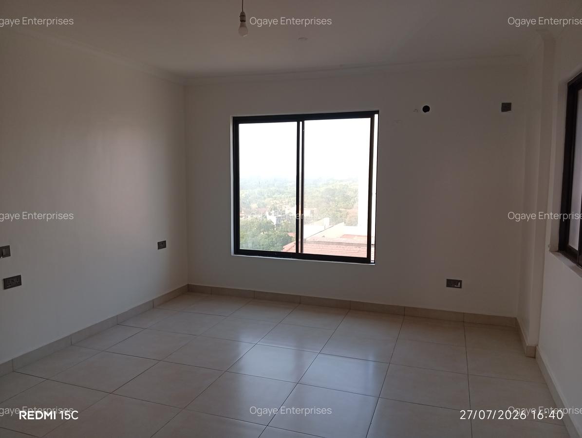 3 Bed Apartment with En Suite at Green Wood Drive - 5