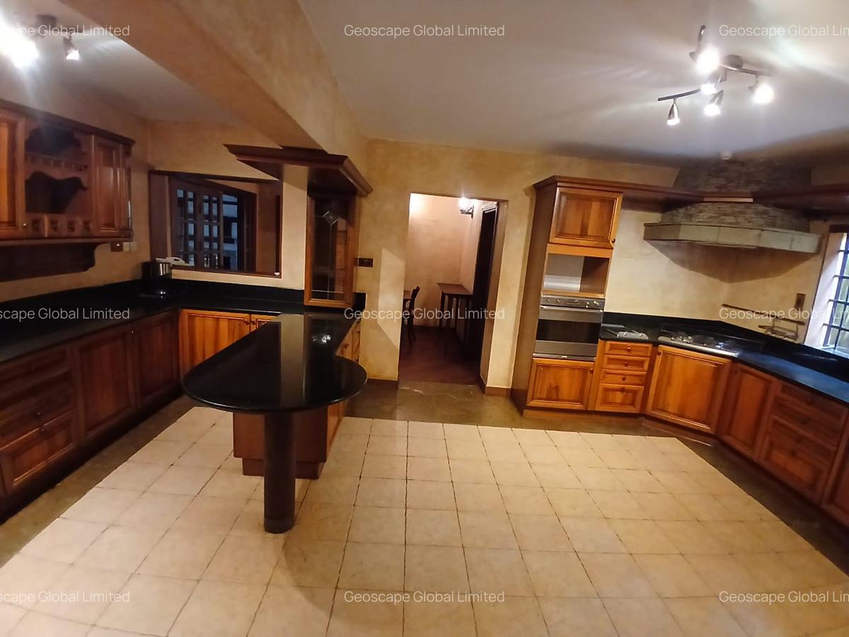 5 Bed House with En Suite in Runda - 3