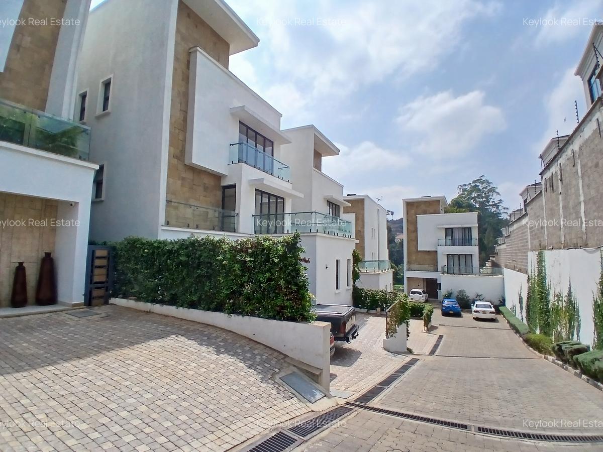 5 Bed Townhouse with En Suite at Lavington Green - 1