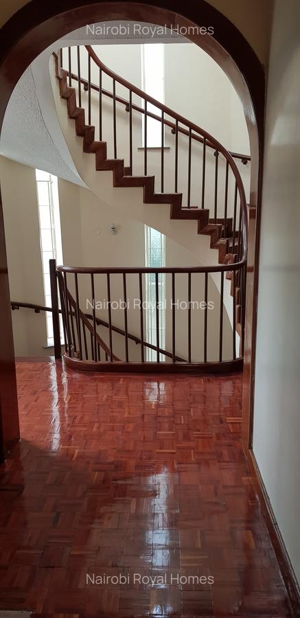 5 Bed Townhouse with En Suite at James Gichuru - 19