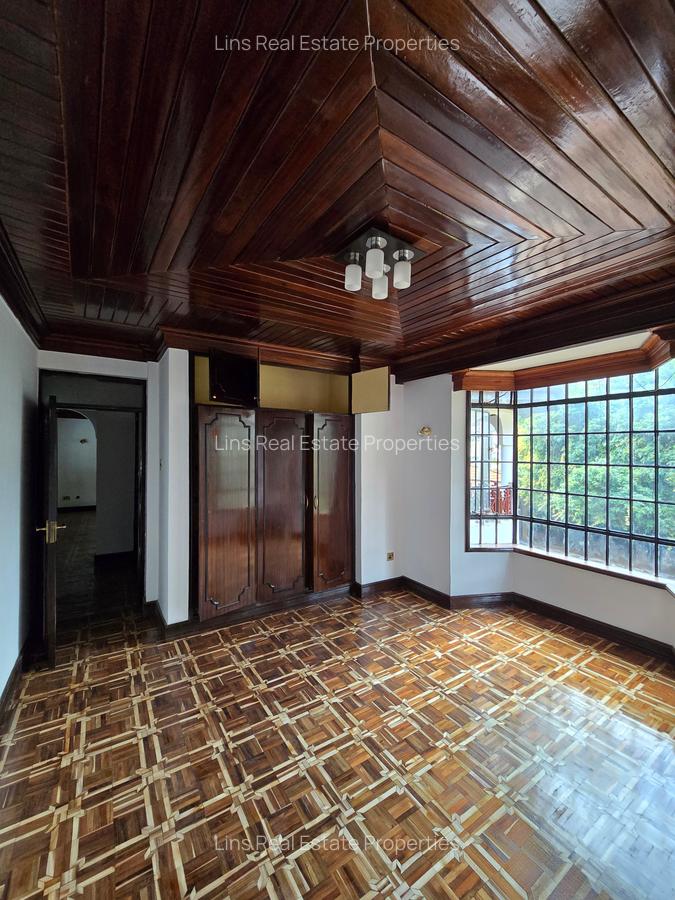 5 Bed House with En Suite in Runda - 8