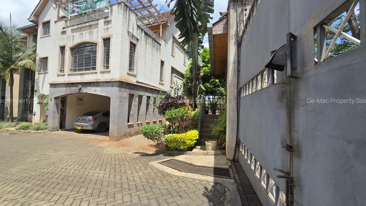 5 Bed Townhouse with En Suite in Lavington - 20