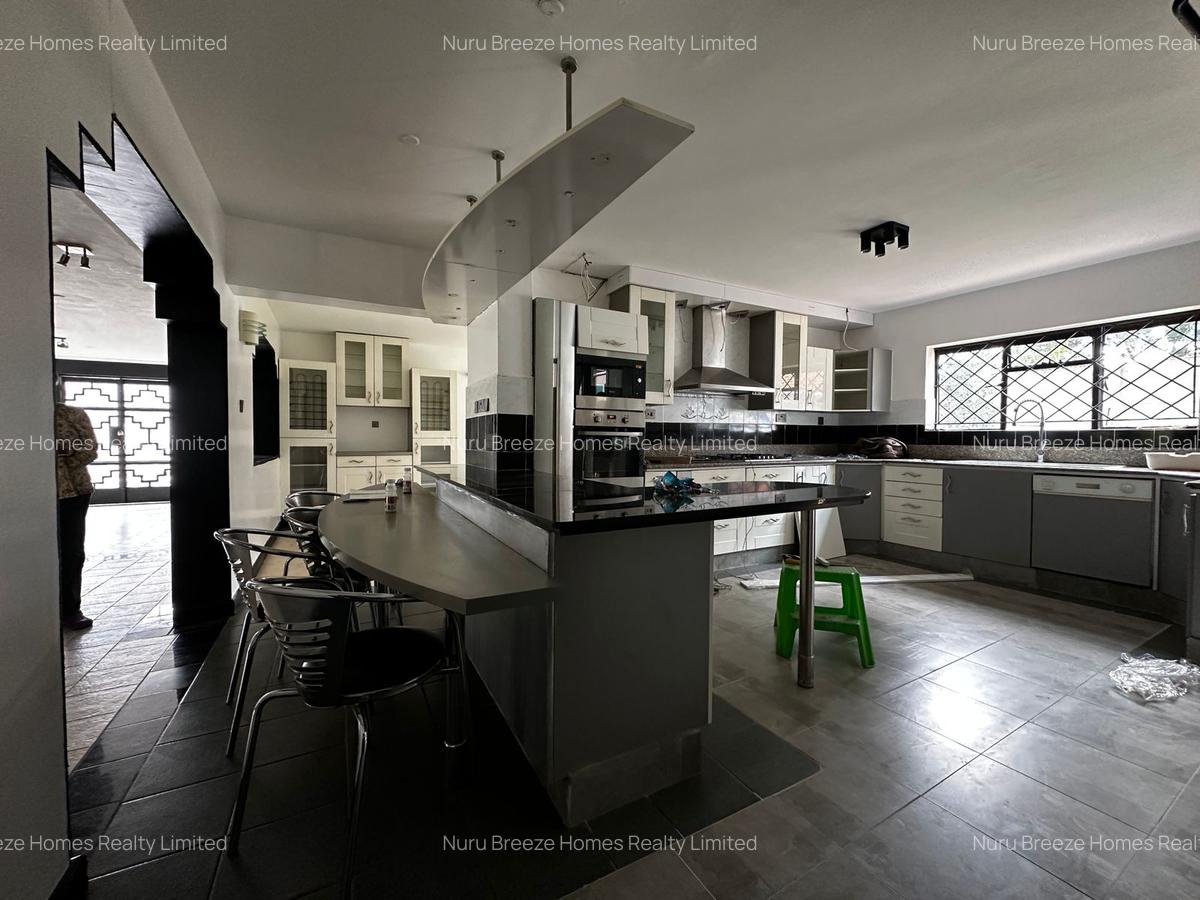 5 Bed House with En Suite in Runda - 17