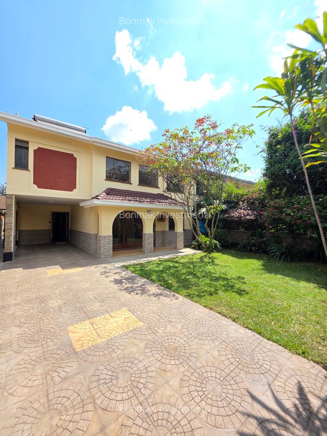 4 Bed Townhouse with En Suite at Lavington - 4