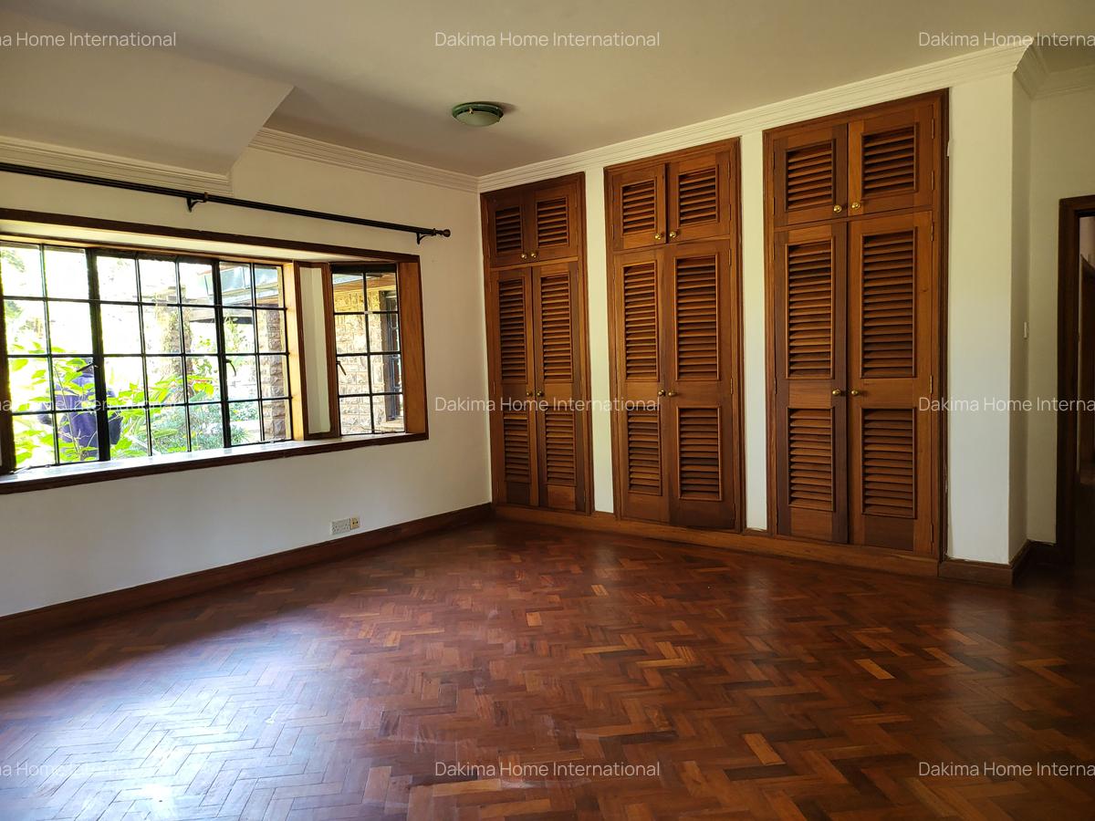 5 Bed House with En Suite in Runda - 5