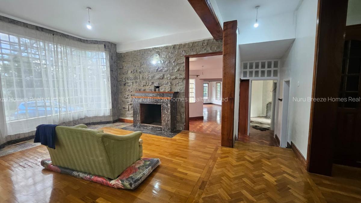 5 Bed House with En Suite in Runda - 2