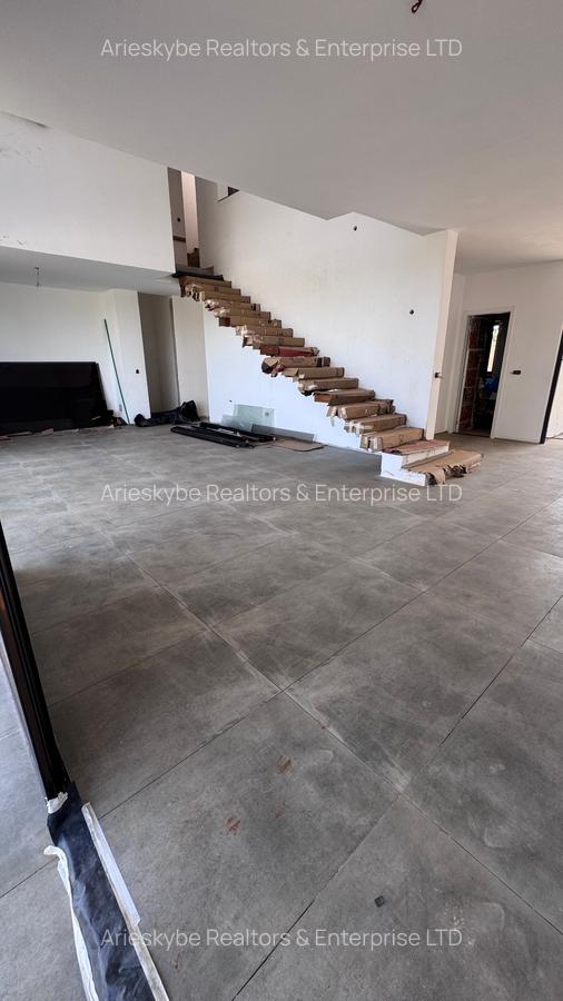 4 Bed Villa with En Suite in Runda - 5