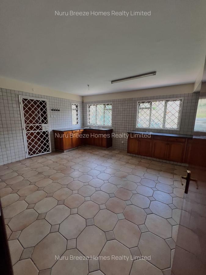 4 Bed Townhouse with En Suite in Lavington - 16