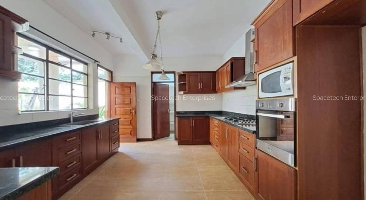 4 Bed Townhouse with En Suite in Spring Valley - 5